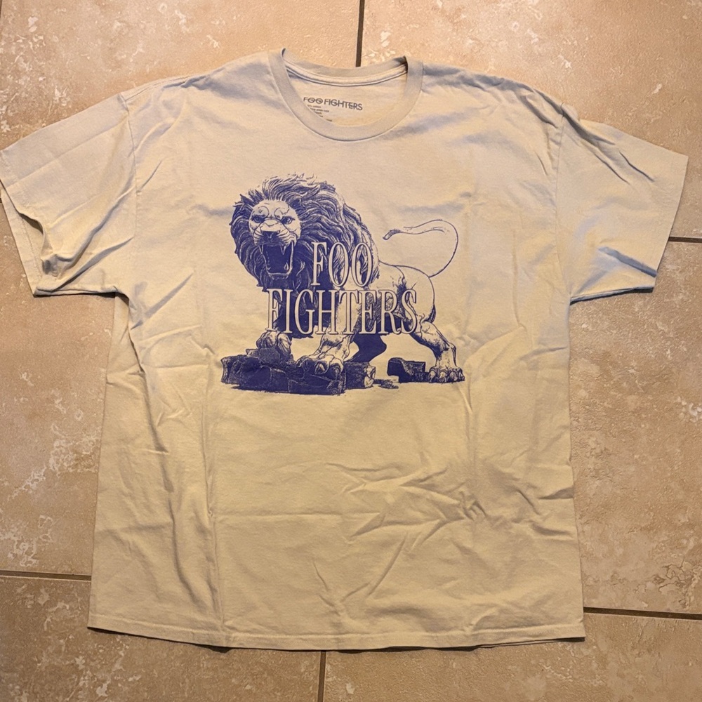 Men’s Foo Fighters Graphic Tee with Lion Print